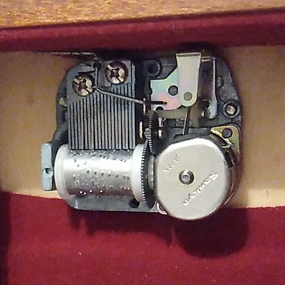 Reuge Italian Jewelry & Music Box - Picture 12 of 14